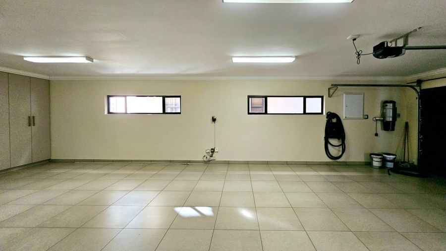 5 Bedroom Property for Sale in Kiepersol Free State